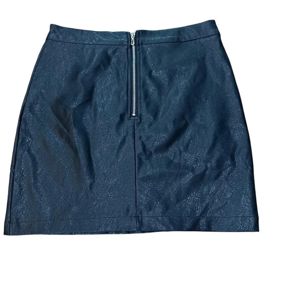 Faux Vegan Leather Solid Black A Line Mini Skirt Women's Size Large - Picture 3 of 4